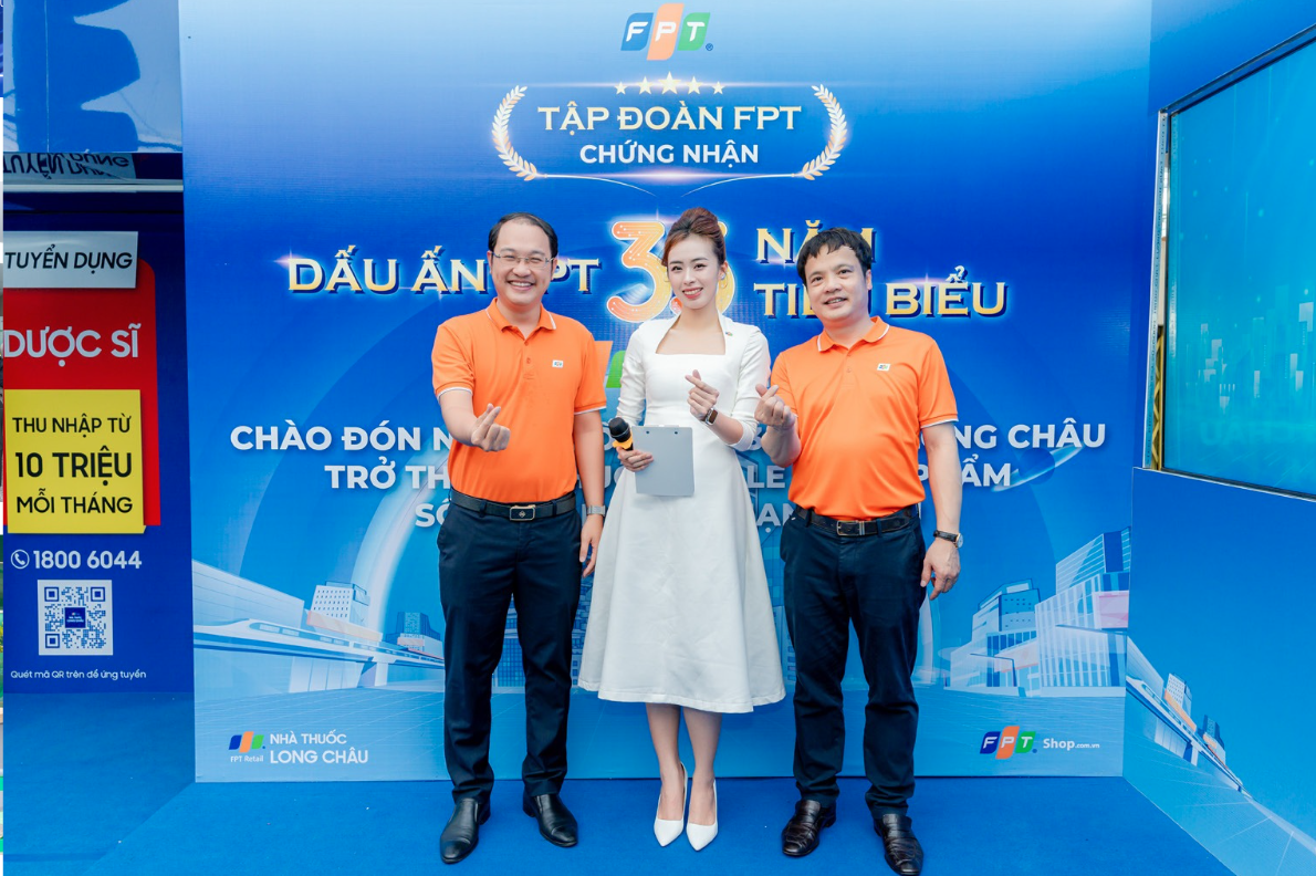 MC và đội ngũ nhân sự sự kiện khai trương chuyên nghiệp
